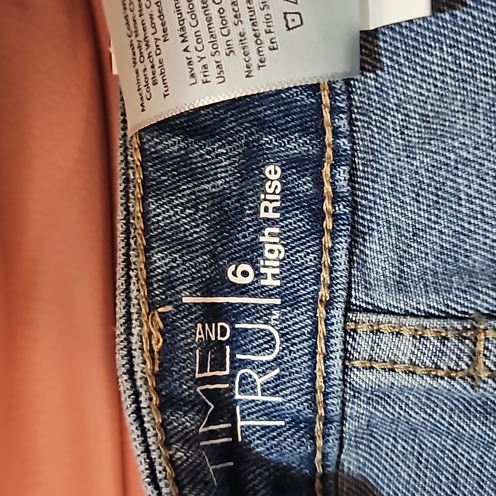 Shorts - Picture 4 of 6